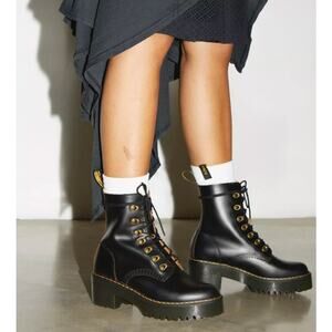 Dr. Martens Leona Women's Vintage Smooth Leather Heeled Boots Size 6 US 37 NWOB